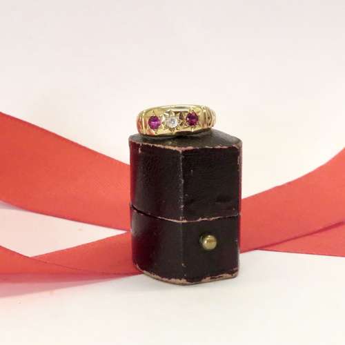 18ct gold, ruby and diamond ring, size L