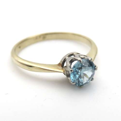 9ct gold and blue topaz ring