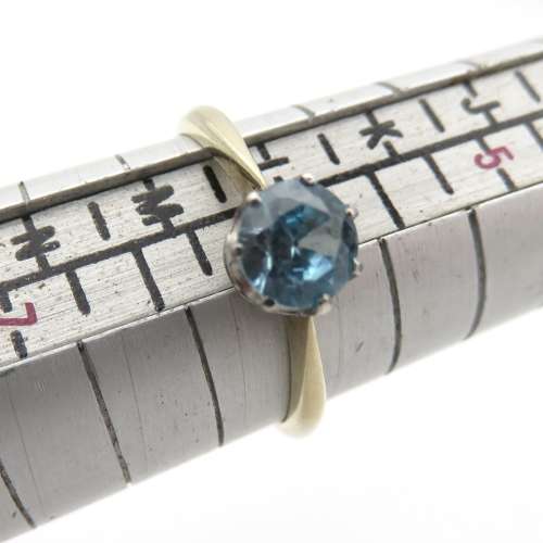 9ct gold and blue topaz ring