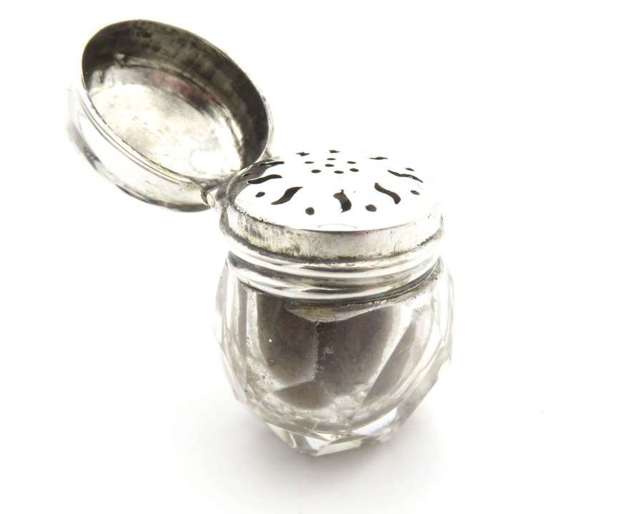 Very small pocket or purse 19thC style vinaigrette
