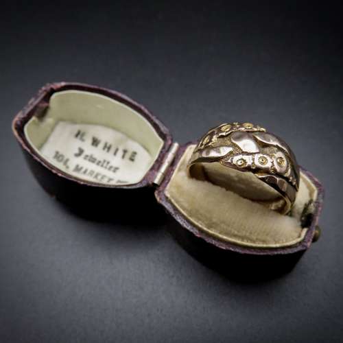 Edwardian 9ct gold engraved ring - with FREE Delivery