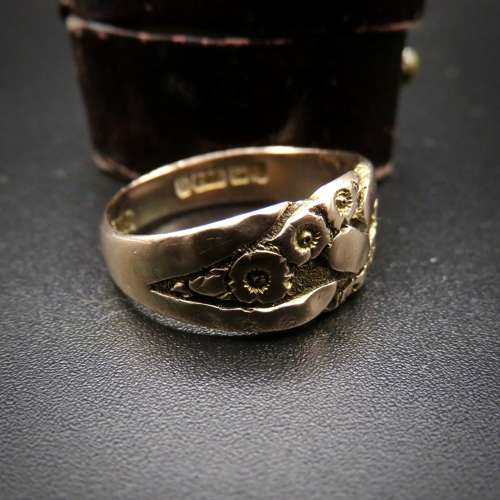 Edwardian 9ct gold engraved ring - with FREE Delivery