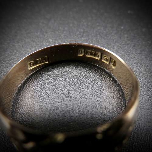 Edwardian 9ct gold engraved ring - with FREE Delivery