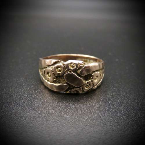 Edwardian 9ct gold engraved ring - with FREE Delivery