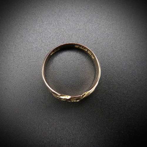 Edwardian 9ct gold engraved ring - with FREE Delivery
