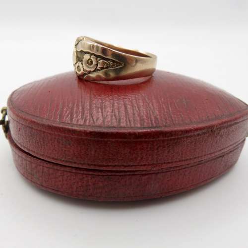 Edwardian 9ct gold engraved ring - with FREE Delivery