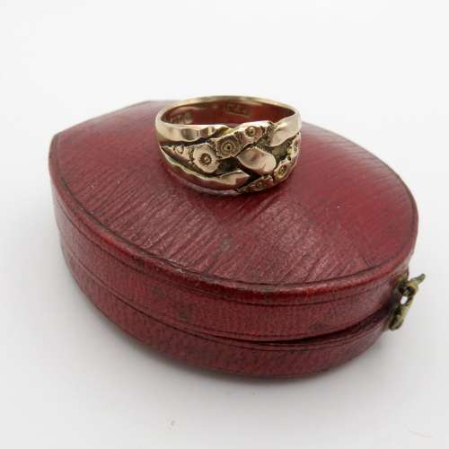 Edwardian 9ct gold engraved ring - with FREE Delivery