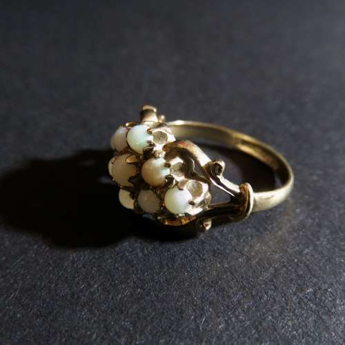 9ct gold and opal cluster ring