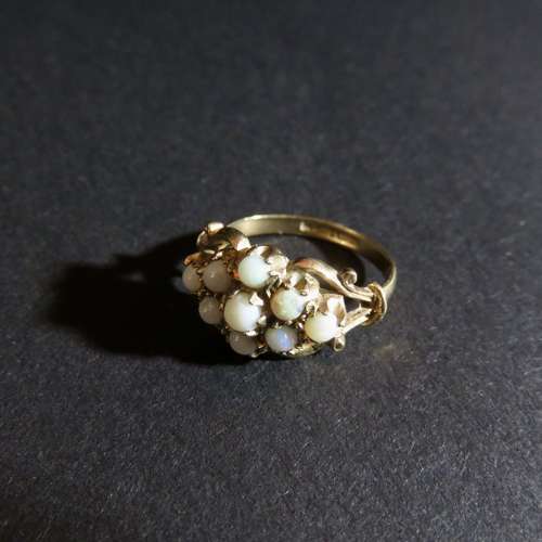 9ct gold and opal cluster ring