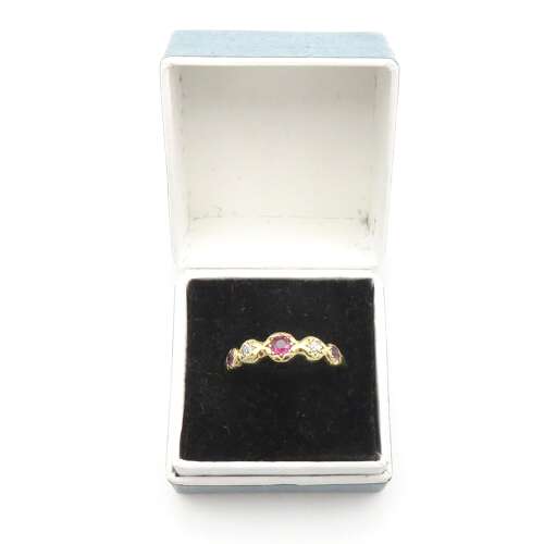18ct gold, diamond and ruby ring