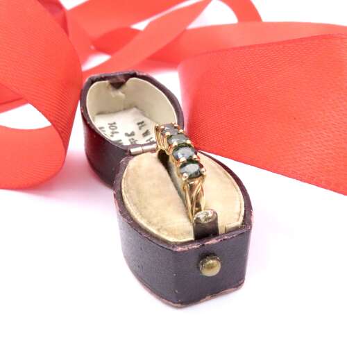 9ct gold and five sapphires ring