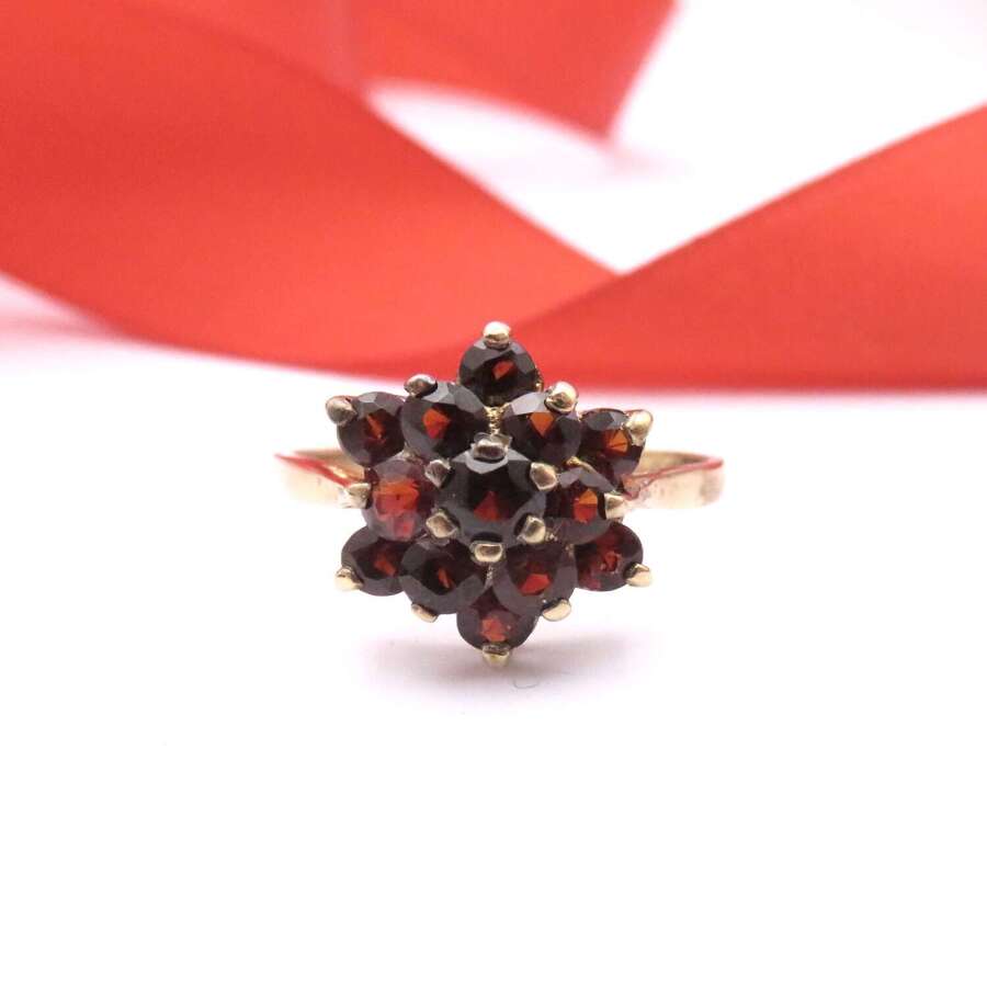 Vintage 9ct gold garnet floral cluster ring