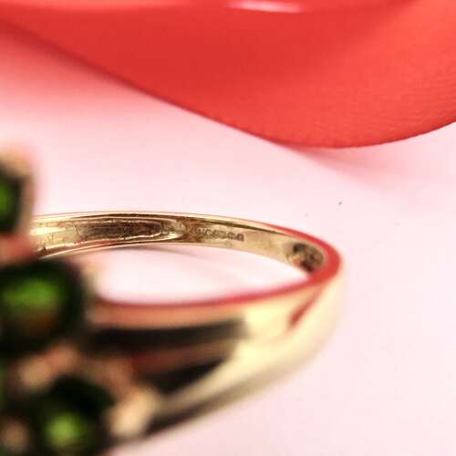 Vintage 9ct gold peridot cluster ring