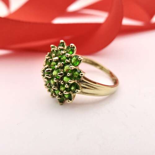 Vintage 9ct gold peridot cluster ring