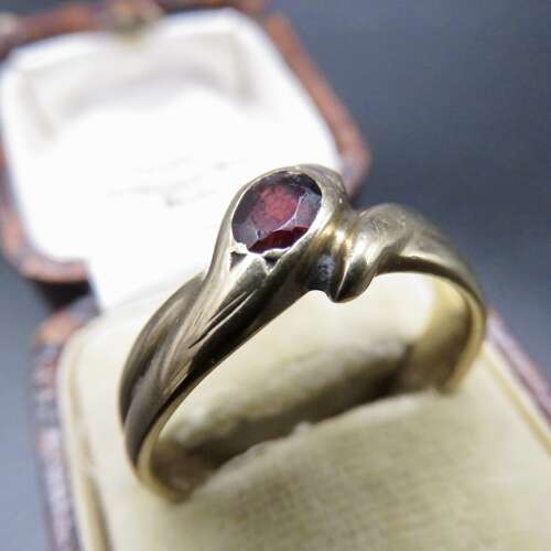 9ct gold garnet snake ring
