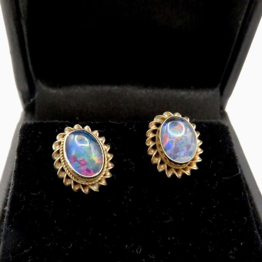 Classic Vintage 9ct Gold and opal doublet earring