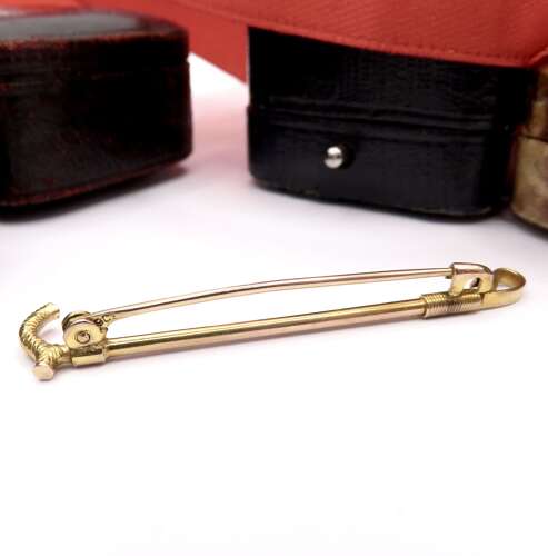 Antique 9ct gold riding crop tie or stock pin