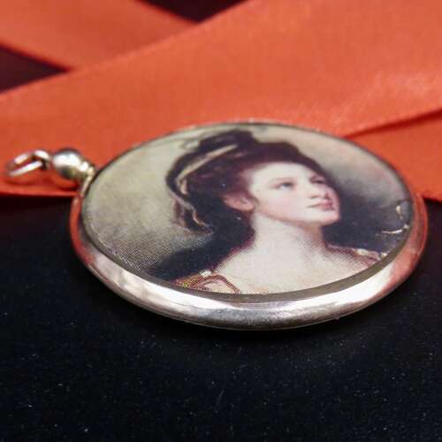 9ct gold framed glass photo locket