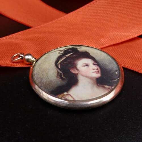 9ct gold framed glass photo locket