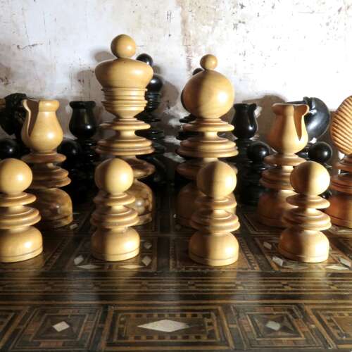 19thC St Georges complete chess set