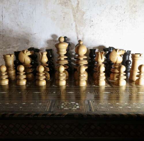 19thC St Georges complete chess set